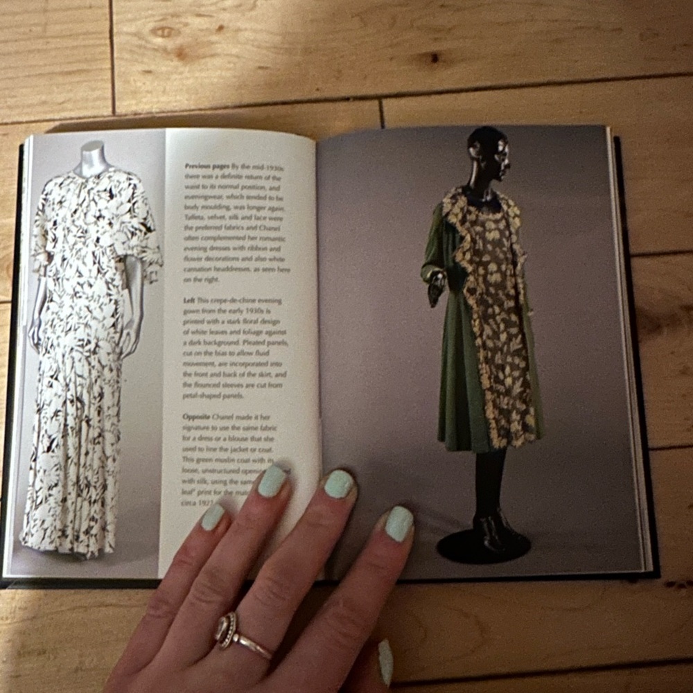 The Little Book Of Chanel - Picture 4 of 6